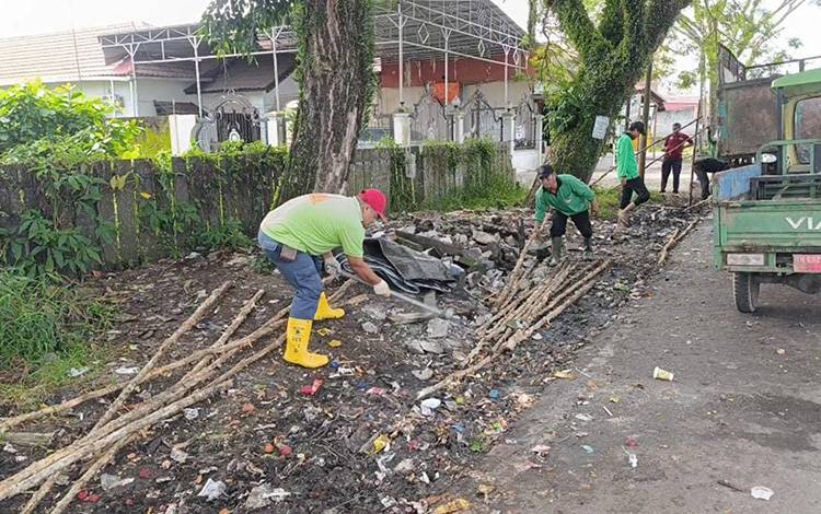 Plt Camat Selat Dorong Pembentukan Kelompok Peduli Sampah