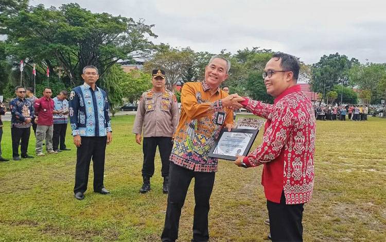 DPM-PTSP Kota Palangka Raya Raih Prestasi Tertinggi dalam Pelayanan Publik