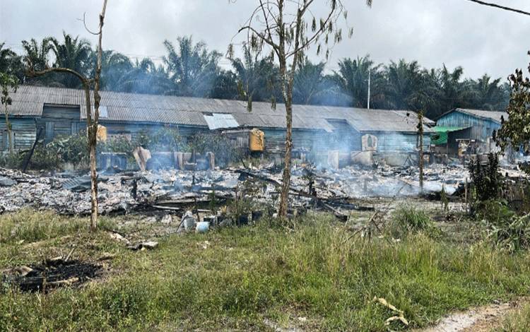 Mes Karyawan PT KMA di Mentaya Hulu Hangus Terbakar