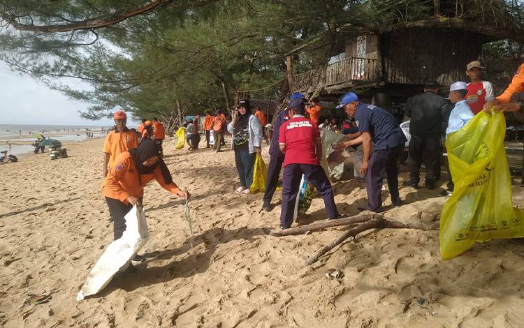 Tingginya Wisatawan Berdampak pada Peningkatan Volume Sampah