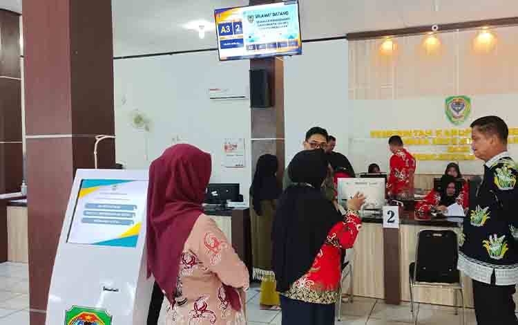 Disdukcapil Raih Penghargaan, Pj Bupati Seruyan Sampaikan Apresiasi