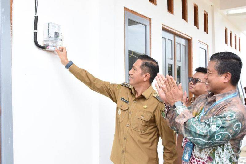 PLN Aliri Listrik 24 Jam pada 10 Desa di Teweh Timur Barito Utara