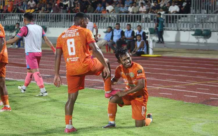 Pemain Persiraja Banda Aceh saat melakukan selebrasi usai mencetak gol ke gawang Dejan FC dalam laga lanjutan Liga 2 Indonesia di Stadion Harapan Bangsa, di Banda Aceh, Minggu (5/1/2025) (ANTARA/HO)