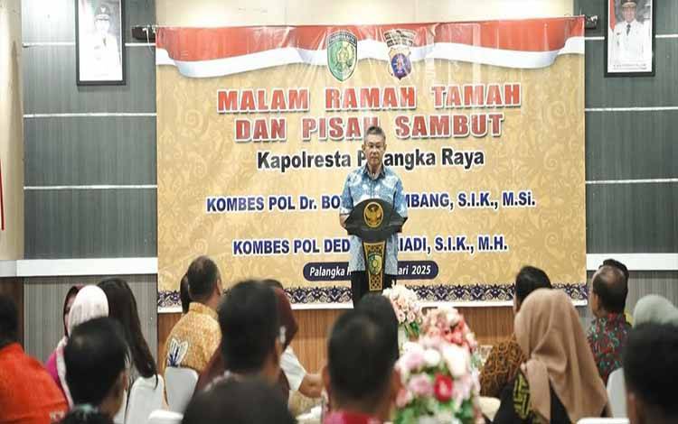 Pj Wali Kota Palangka Raya, Akhmad Husain sambutan saat malam ramah tamah pisah sambut Kapolresta. (FOTO: HUMAS)