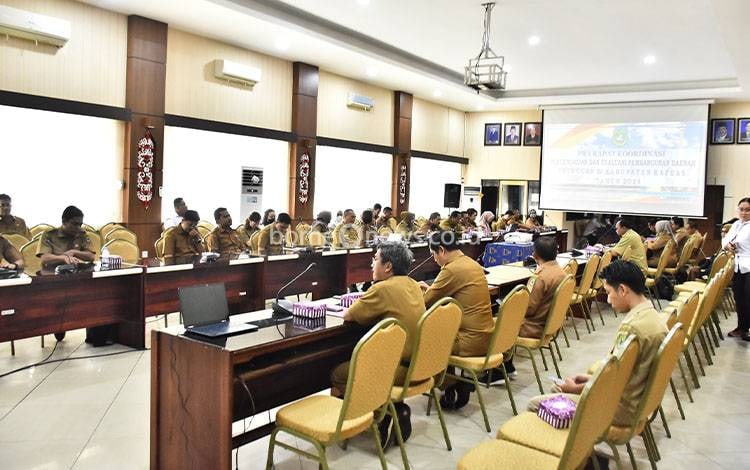 Suasana saat kegiatan Pra Rakordalev Triwulan VI tahun 2024 di Aula Bappelitbangda Kapuas, Senin, 6 Januari 2025. (FOTO: IST)