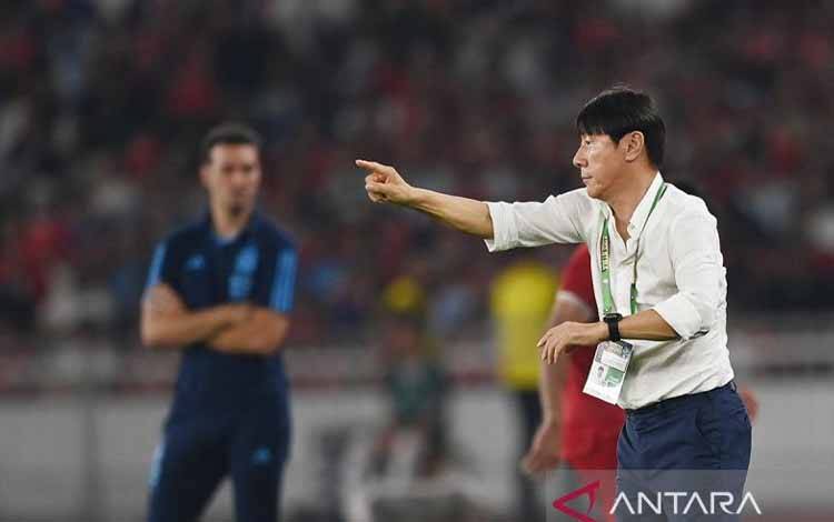 Pengamat Sepak Bola Sesalkan Momentum Pemecatan Pelatih Shin Tae-yong