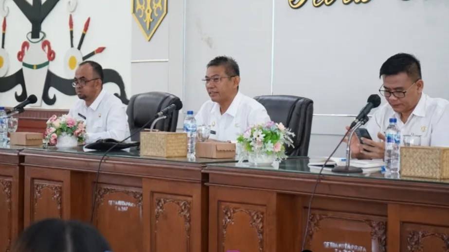 Pj Wali Kota Palangka Raya Dorong Camat dan Lurah Optimalkan Potensi PAD
