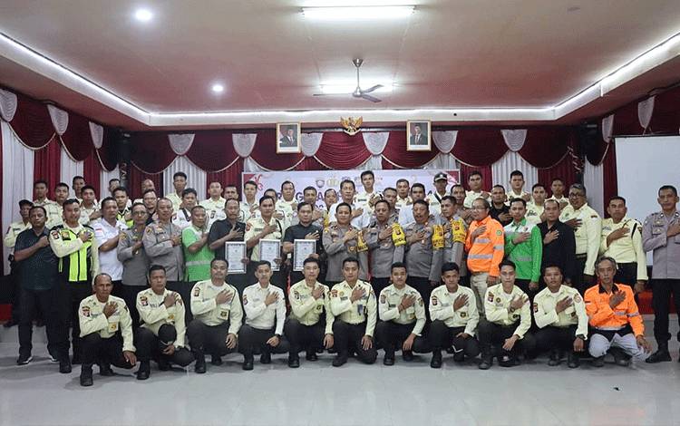 Kasatresnarkoba Polres Bartim Sampaikan Penyuluhan Bahaya Narkoba di HUT ke-44 Satpam
