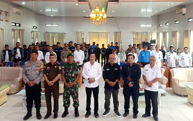 Pj Bupati Barito Utara Resmikan Pengurus FPK Kecamatan Periode 2025-2027