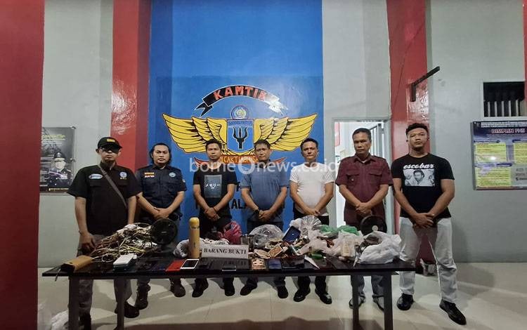 Petugas Gabungan Razia Warga Binaan Lapas Pangkalan Bun