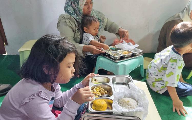 Menko Pangan Ungkap Potensi di 2025 Tambah Anggaran MBG Rp140 Triliun