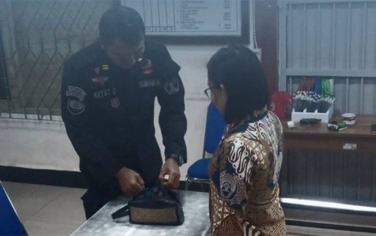 Rutan Kapuas Teliti Barang Bawaan untuk Tingkatkan Keamanan