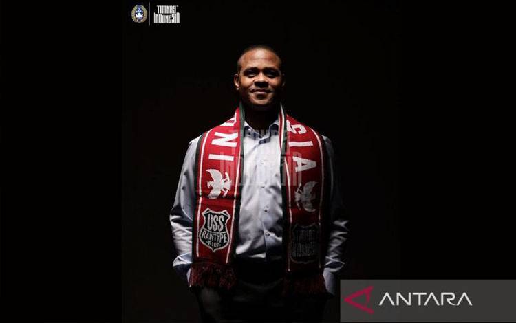 Setumpuk Tugas di Meja Kerja Patrick Kluivert
