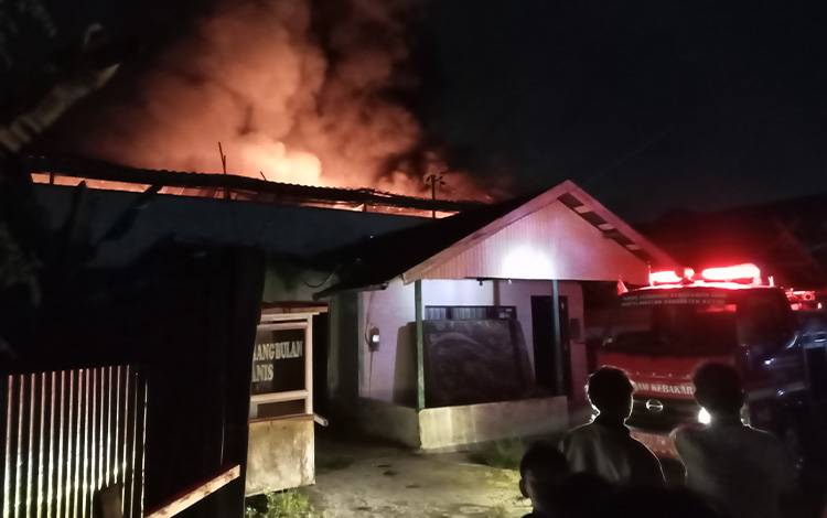 Gudang Perabotan Milik Toko Hokky di Sampit Terbakar