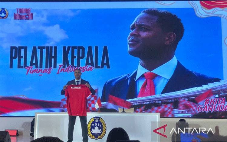Patrick Kluivert Berjanji Akan Belajar Bahasa Indonesia