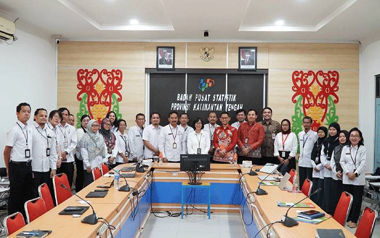 OJK-BPS Gelar Rakorda Persiapan SNLIK 2025 di Kalteng