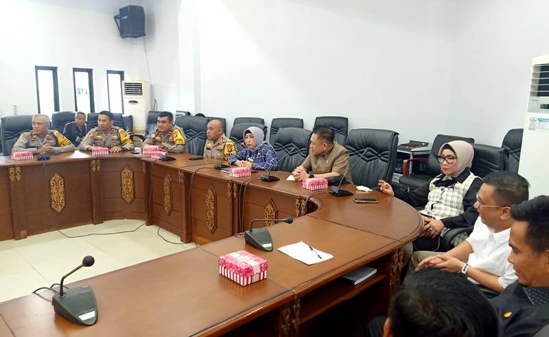 Anggota DPRD Barito Utara Silaturahmi dengan Kapolres Barito Utara yang Baru