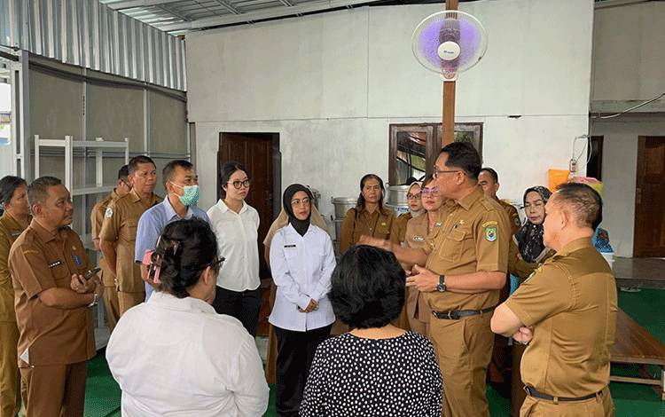 Pj Bupati Kapuas Tinjau Persiapan Program Makan Bergizi Gratis