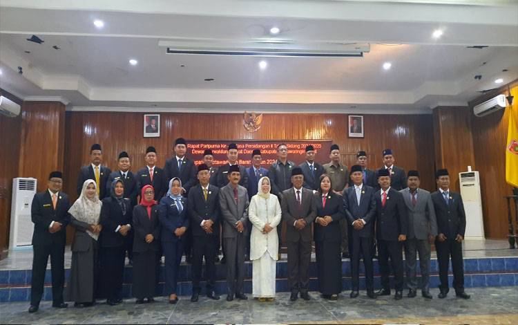 DPRD Kobar Umumkan Penetapan Paslon Bupati dan Wakil Bupati Terpilih
