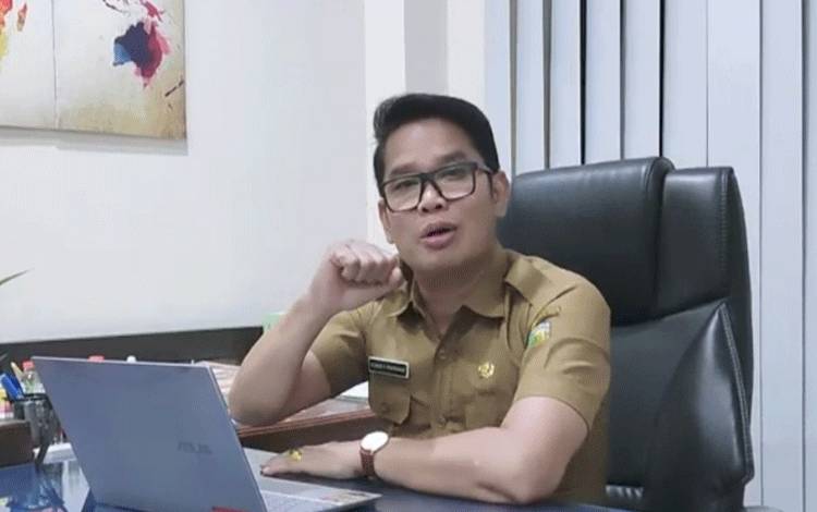 Plt Kepala DLH Palangka Raya, Alman P. Pakpahan. (FOTO: HENDRI)
