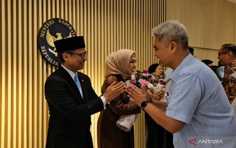 Menteri Ekonomi Kreatif Dukung Pengembangan Merek Fesyen Lokal