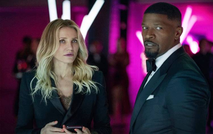 Tampilan aktor Jamie Foxx dan Cameron Diaz dalam film orisinal Netflix "Back in Action". (ANTARA/HO-Netflix)