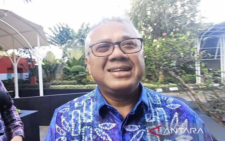 Ketua KPU RI periode 2017-2022 Arief Budiman (AB) memenuhi panggilan KPK untuk diperiksa sebagai saksi penyidikan kasus dugaan korupsi suap dan perintangan penyidikan dengan tersangka Sekretaris Jenderal DPP PDI Perjuangan Hasto Kristiyanto, di Gedung Merah Putih KPK, Jakarta, Rabu (15/1/2024). (ANTARA/Fianda Sjofjan Rassat)