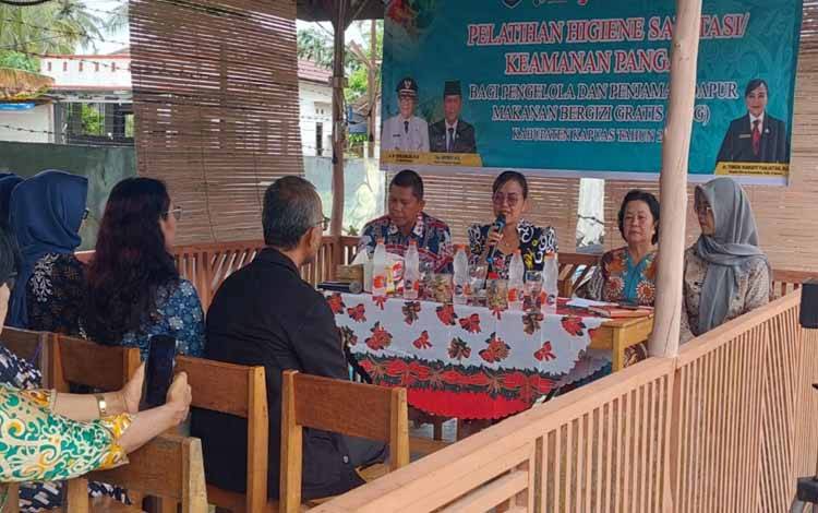 Pelatihan Higiene dan Keamanan Pangan bagi Pengelola Dapur Program MBG di Kapuas