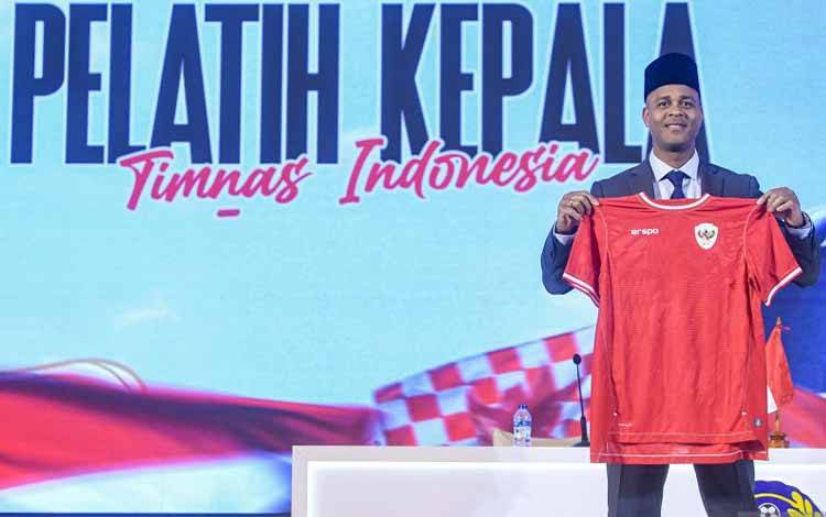 Pengamat: Tak Mungkin Kluivert Dikontrak Tanpa Target ke PD 2026