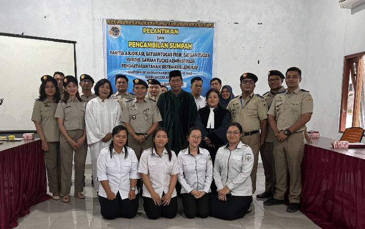 Plt Kepala Kantor Pertanahan Gunung Mas Lantik Panitia Ajudikasi PTSL 2025
