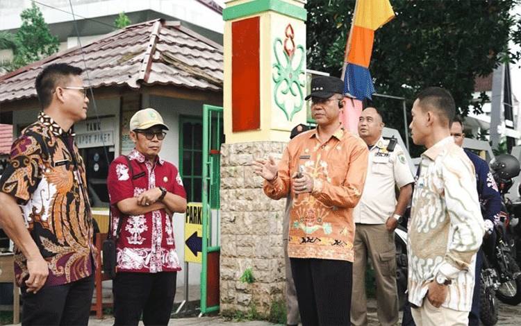 Pj Wali Kota Palangka Raya: Jangan Beri Toleransi Reklame Tak Berizin