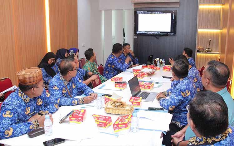 Pj Sekda Seruyan Pimpin Pembahasan Rancangan Perbup Alokasi Dana Desa 2025