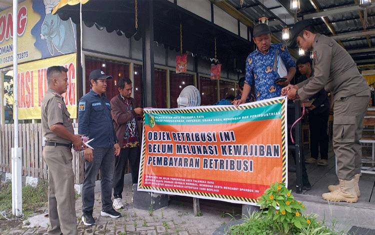 Nunggak Bayar Retribusi, Pedagang Kuliner Tunggal Sangomang Diberi Teguran