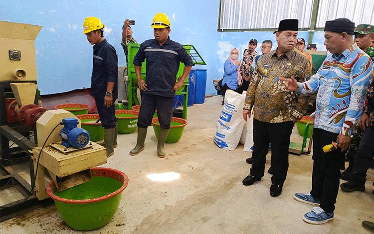 Pakan Ikan Hasil Produksi Pabrik Sijura Belum Dapat Dipasarkan