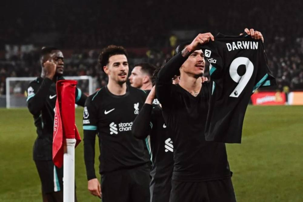 Dua Gol Larut Darwin Nunez Antar Liverpool Taklukkan Brentford