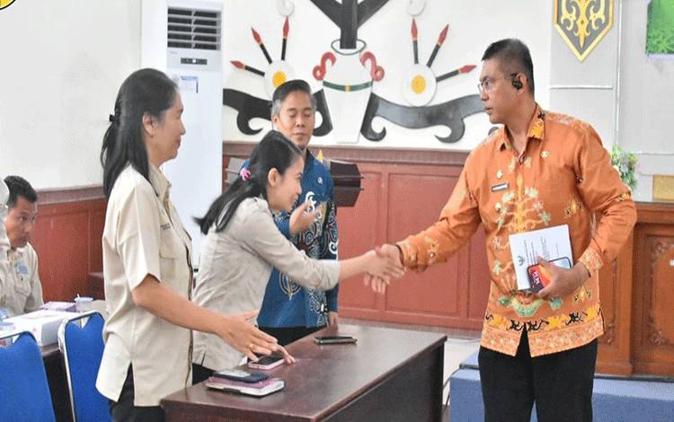 Pj Wali Kota Palangka Raya Tekankan Pentingnya Sinkronisasi Data Penerima Bantuan