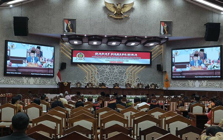 Freddy Ering dan Nyelong Inga Simon Resmi Bergabung di Komisi I dan III DPRD Kalteng