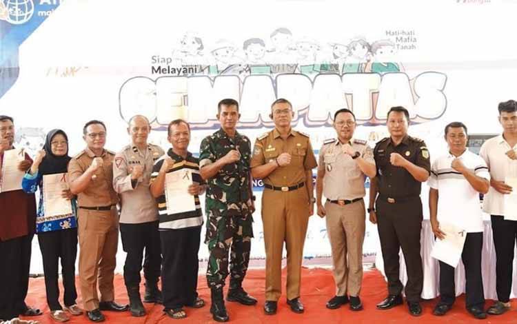 Pj Wali Kota Palangka Raya, Akhmad Husain saat menghadiri Gemapatas. (FOTO: HUMAS)