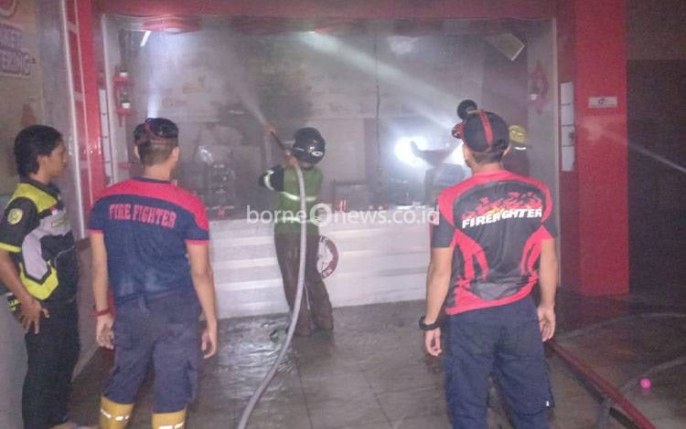 Kebakaran Hanguskan Dapur Ruko Sonic Chicken di Palangka Raya