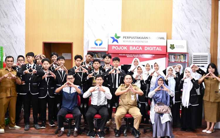 Kunjungan SMA IT Al Amin ke Disarpustaka Kapuas, Dorong Budaya Literasi di Sekolah