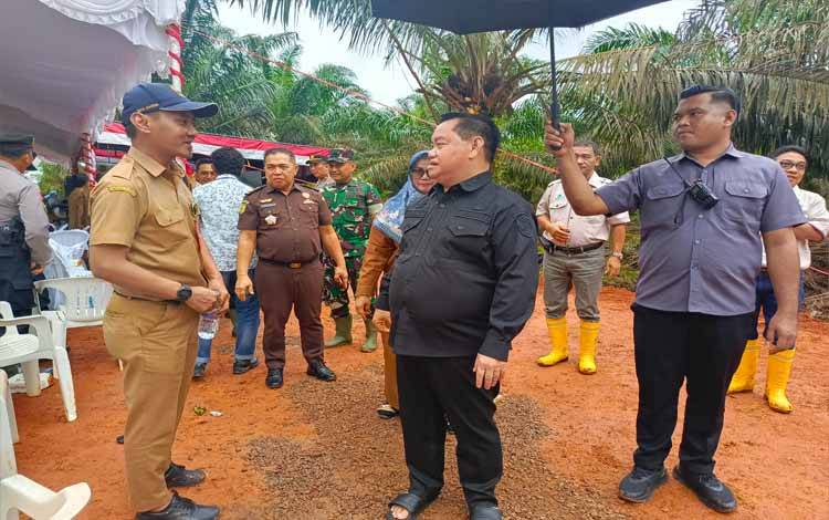 SDABMBKPRKP Kotim Segera Perbaiki Jalan Rusak di Kampung Bangkirai