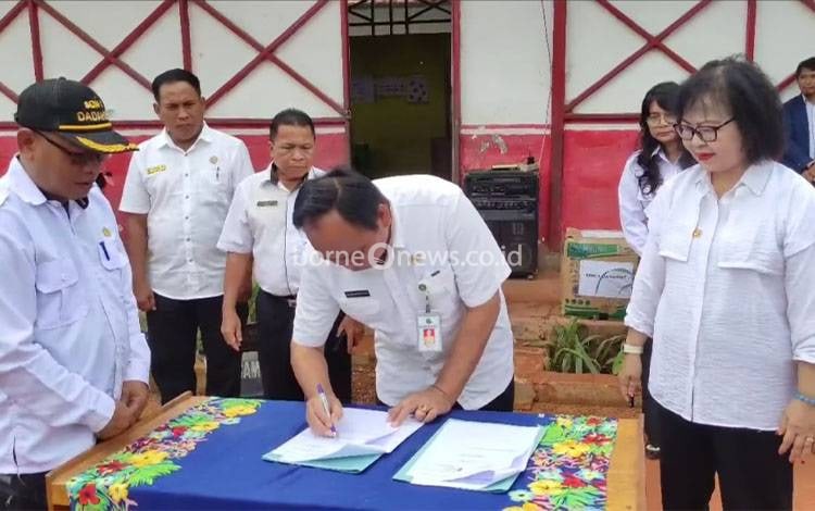 Disarpustaka Kapuas Lakukan Perjanjian Kerjasama dengan Tiga SD di Dadahup