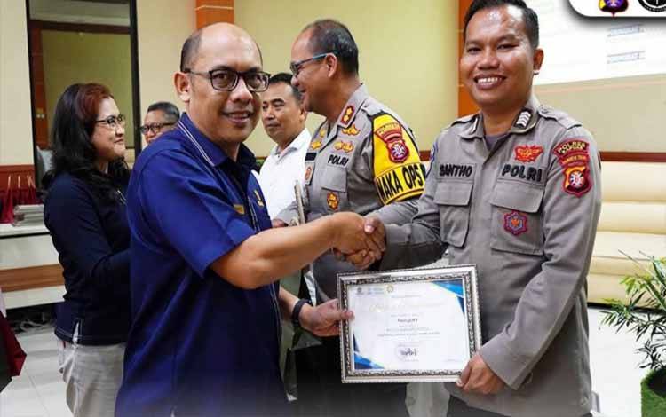 Berhasil Capai Peringkat I IKPA, Polres Kapuas Raih Penghargaan dari KPPN