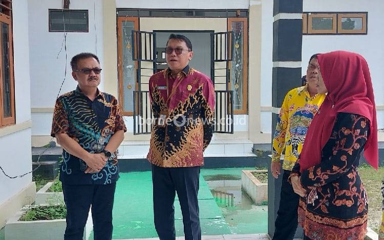 Pj Bupati Gunung Mas Tinjau Bangunan Program Makanan Bergizi Gratis