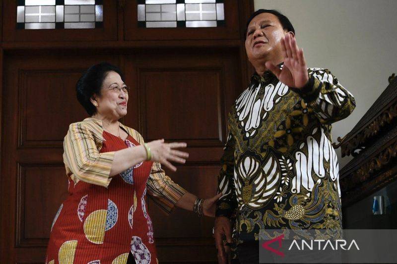 Mensesneg Sebut Prabowo Kirim Karangan Bunga untuk Ultah Megawati
