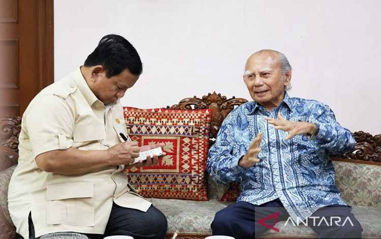 Presiden Tekankan Niat Tak Memperkaya Diri saat Temui Emil Salim