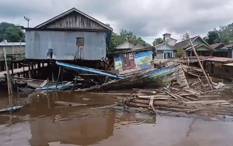Pemilik Lanting dan Perahu Tertabrak Tongkang Alami Kerugian Ratusan Juta