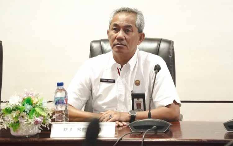 Pj Sekda Palangka Raya, Arbert Tombak mengikuti launching SPI bersama KPK. (FOTO: HUMAS)
