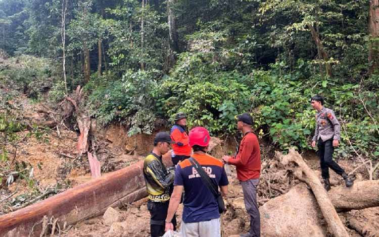 Dua Orang Tertimbun Longsor di Kabupaten Gunung Mas Belum Ditemukan