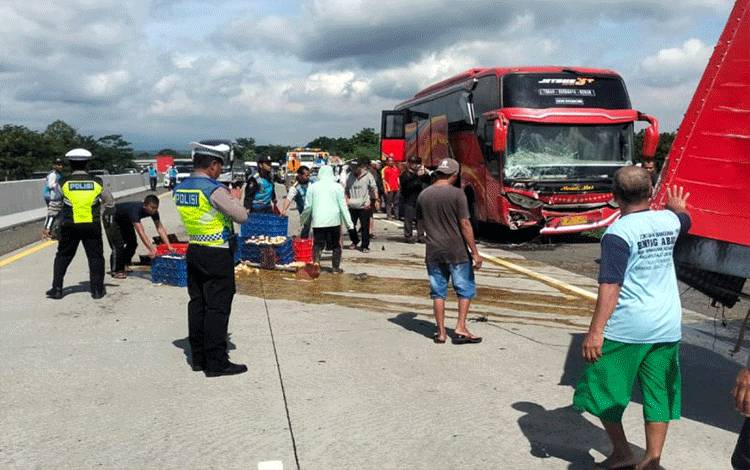 Sejumlah Kendaraan Terlibat Kecelakaan Beruntun di Tol Semarang-Solo